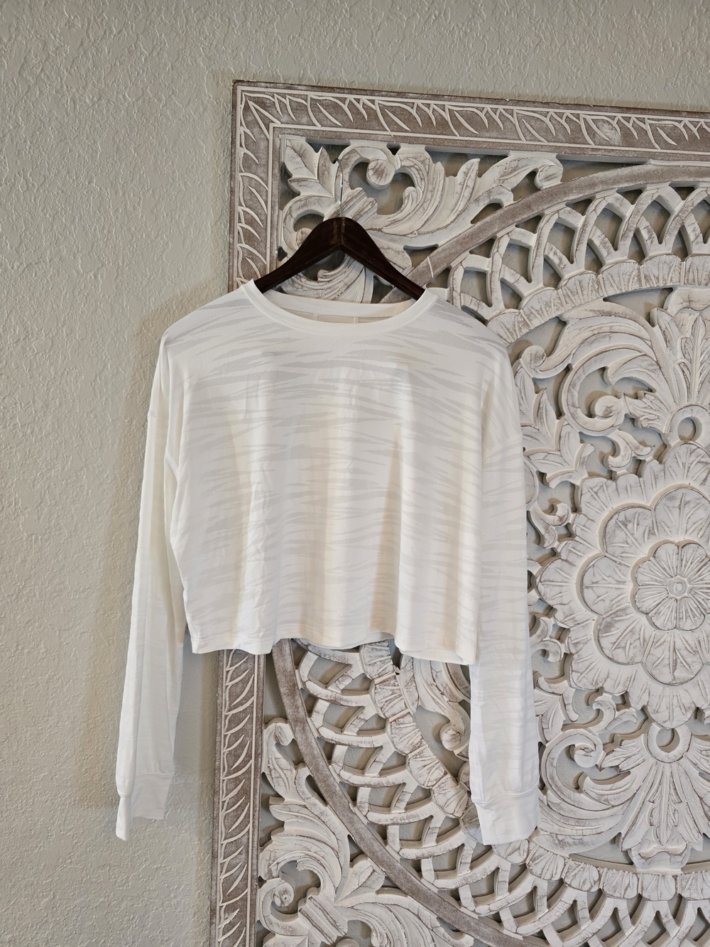 Lululemon Women's Muscle Love Long Sleeve White Shirt Cropped Jacquard Stripe